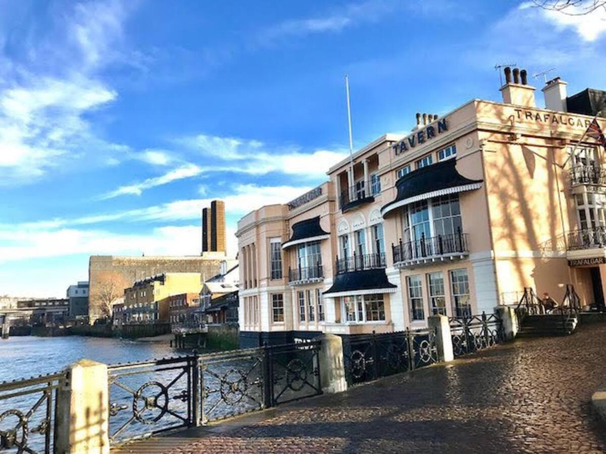 Elegant & Spacious Parkside 2-Bedroom 2-Bathroom Flat In Period Building On Blackheath Common - Private Entrance, Great Greenwich Location, Easy For O2 Arena And City! London Exterior foto