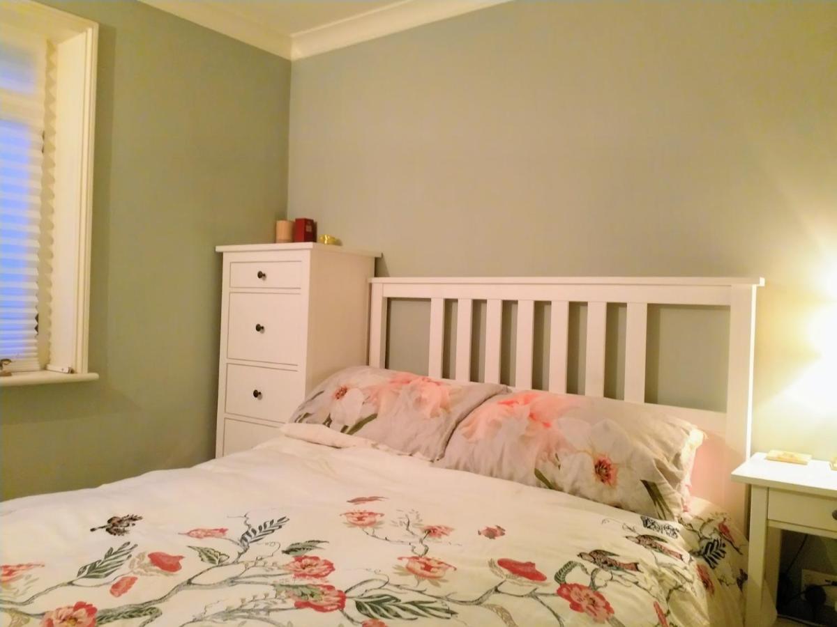 Elegant & Spacious Parkside 2-Bedroom 2-Bathroom Flat In Period Building On Blackheath Common - Private Entrance, Great Greenwich Location, Easy For O2 Arena And City! London Exterior foto