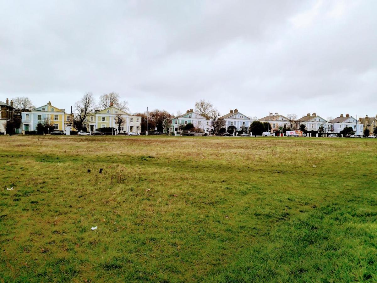 Elegant & Spacious Parkside 2-Bedroom 2-Bathroom Flat In Period Building On Blackheath Common - Private Entrance, Great Greenwich Location, Easy For O2 Arena And City! London Exterior foto